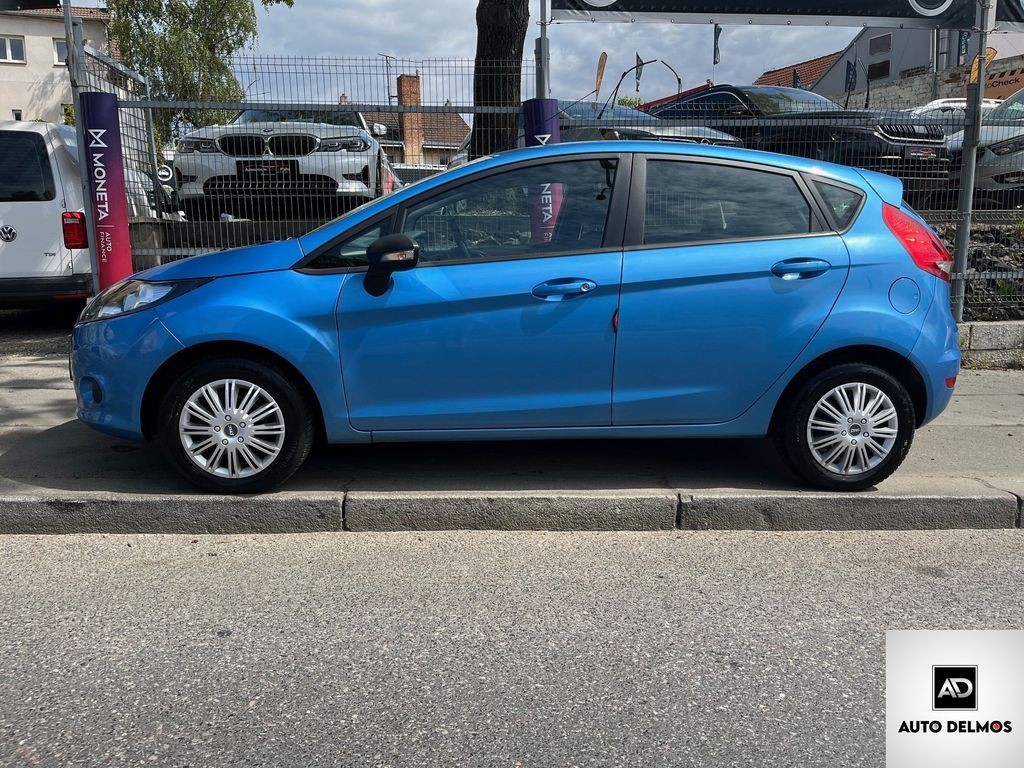 ford-fiesta-1-25i-44kw-2011-1maj-cr-s-knih - 2