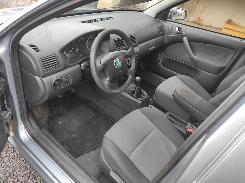 skoda-octavia-2-0-ambiente-combi - 8