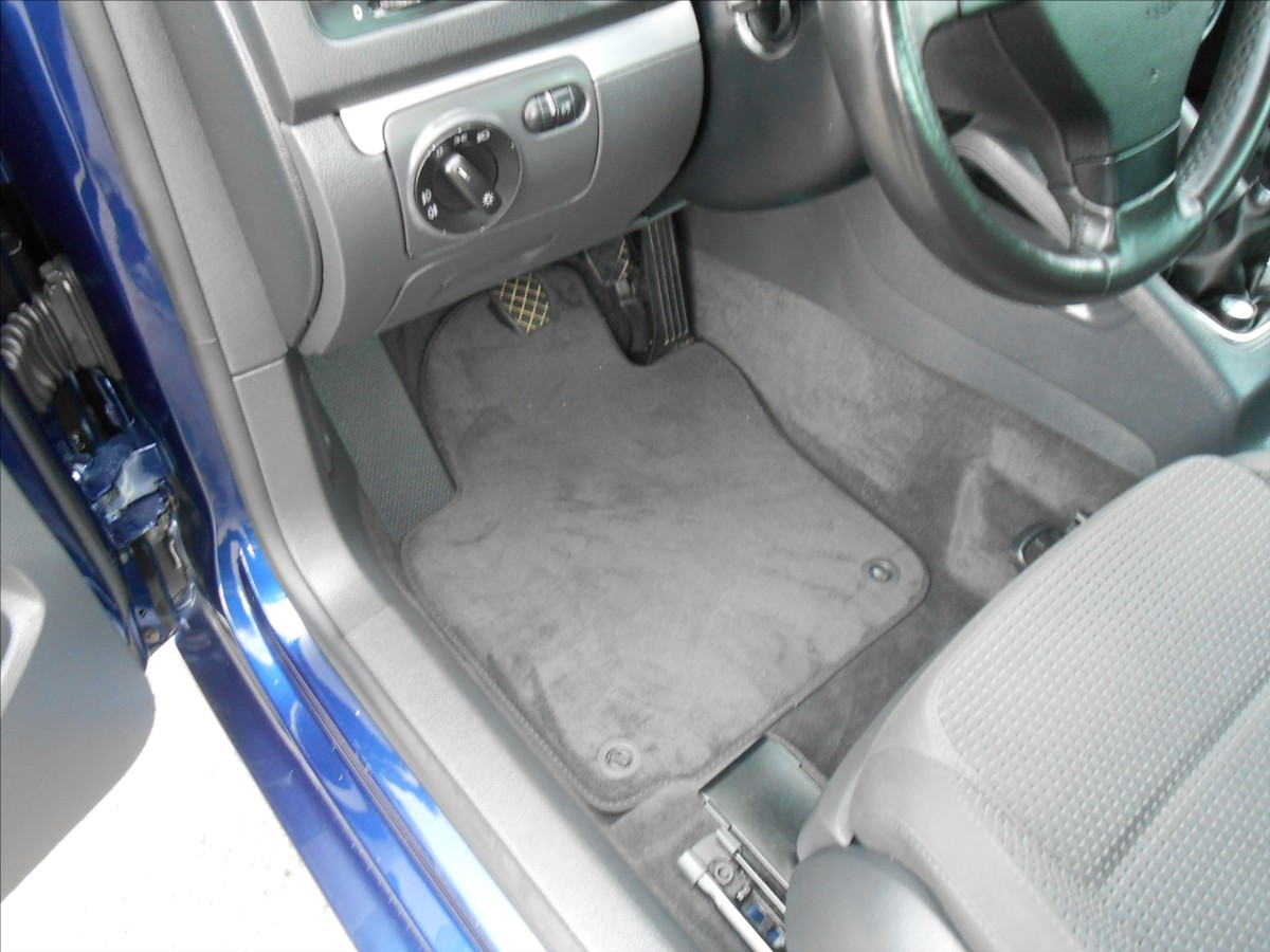 volkswagen-jetta-2-0-tdi-125-kw-cz-serviska - 8