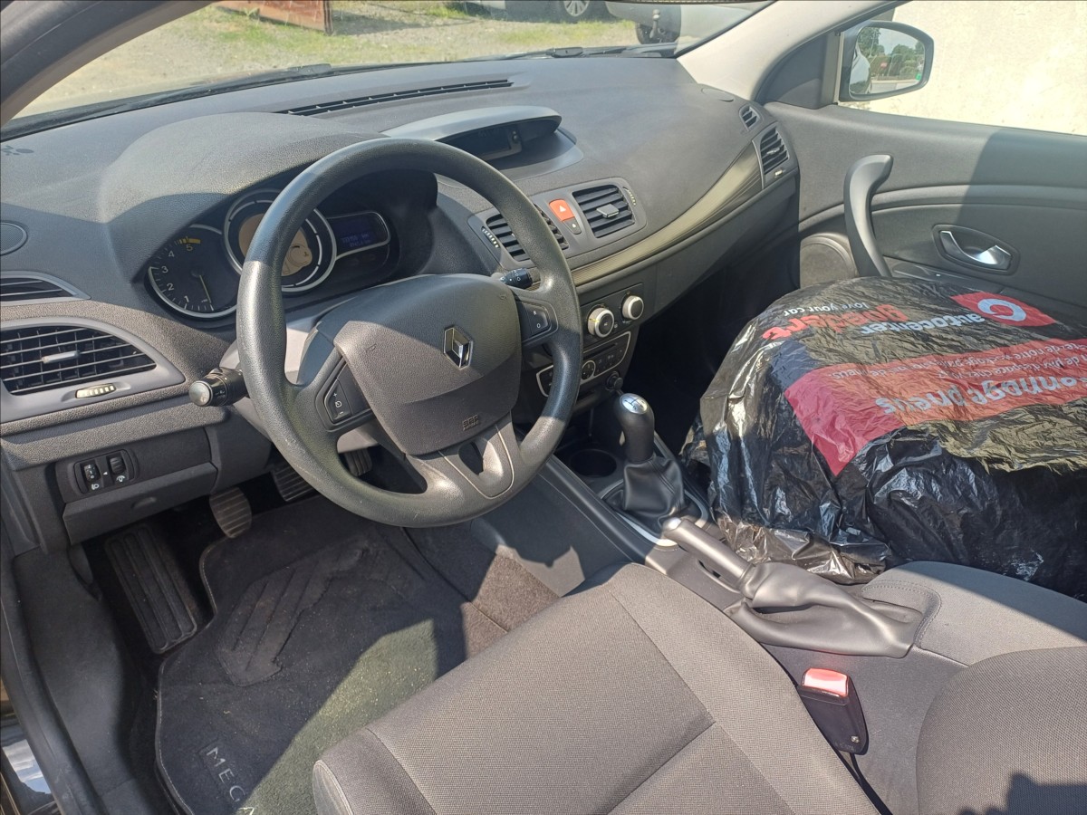 renault-megane-1-5 - 6