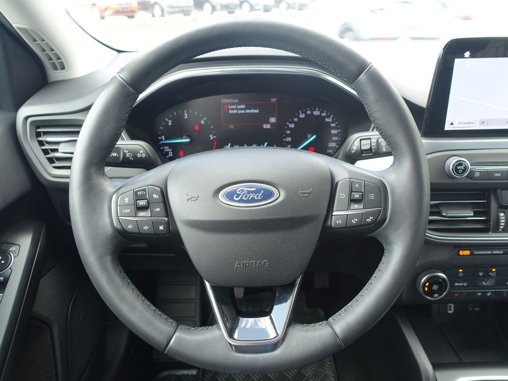 ford-focus-2-0-ecoblue-active-led-svetla - 9