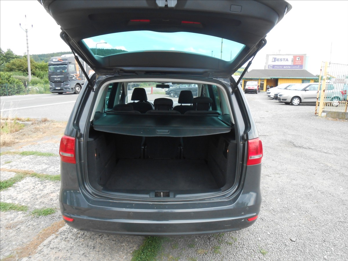 volkswagen-sharan-1-4-tsi-110-kw-serviska - 9