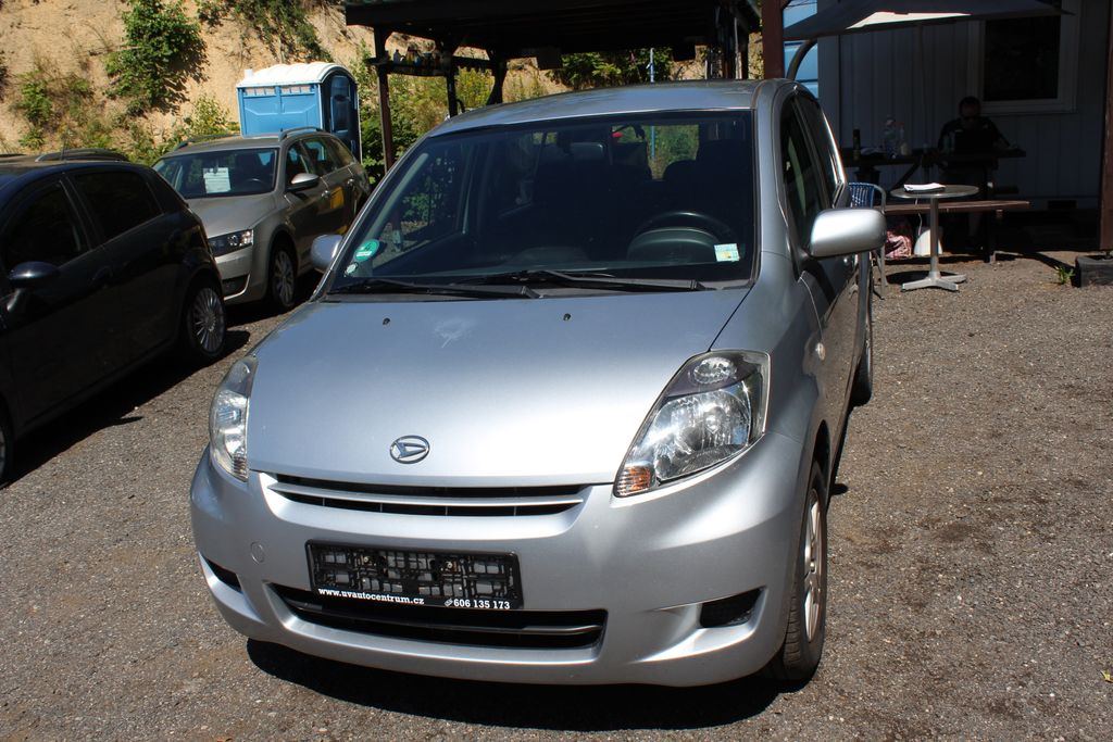 Daihatsu Sirion 1.3i serv.knížka