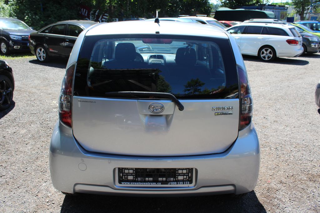daihatsu-sirion-1-3i-serv-knizka - 4