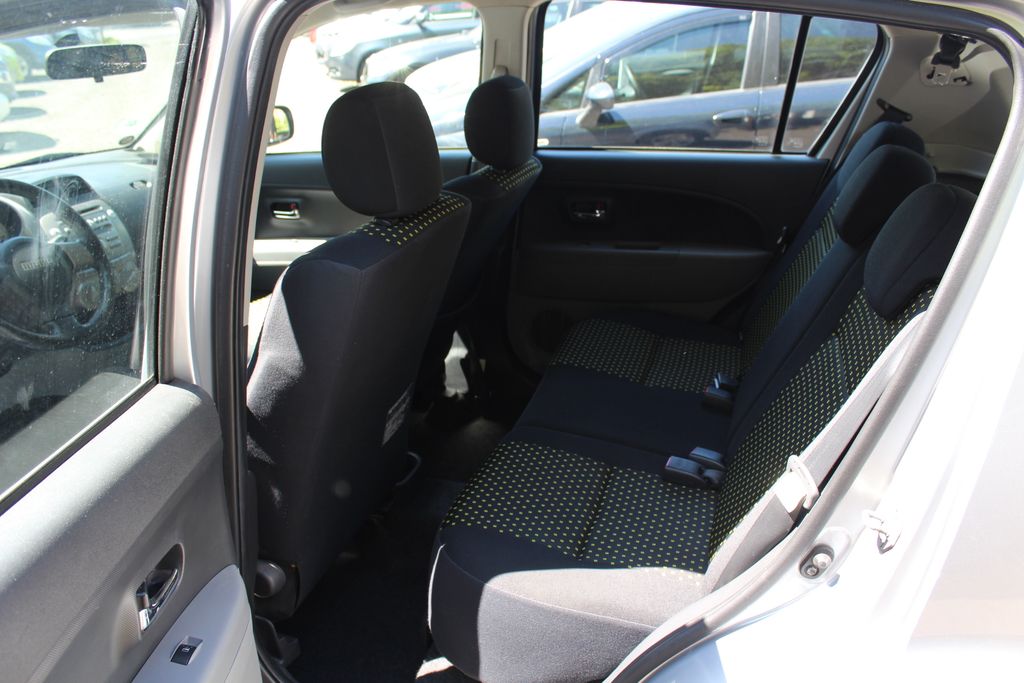 daihatsu-sirion-1-3i-serv-knizka - 7