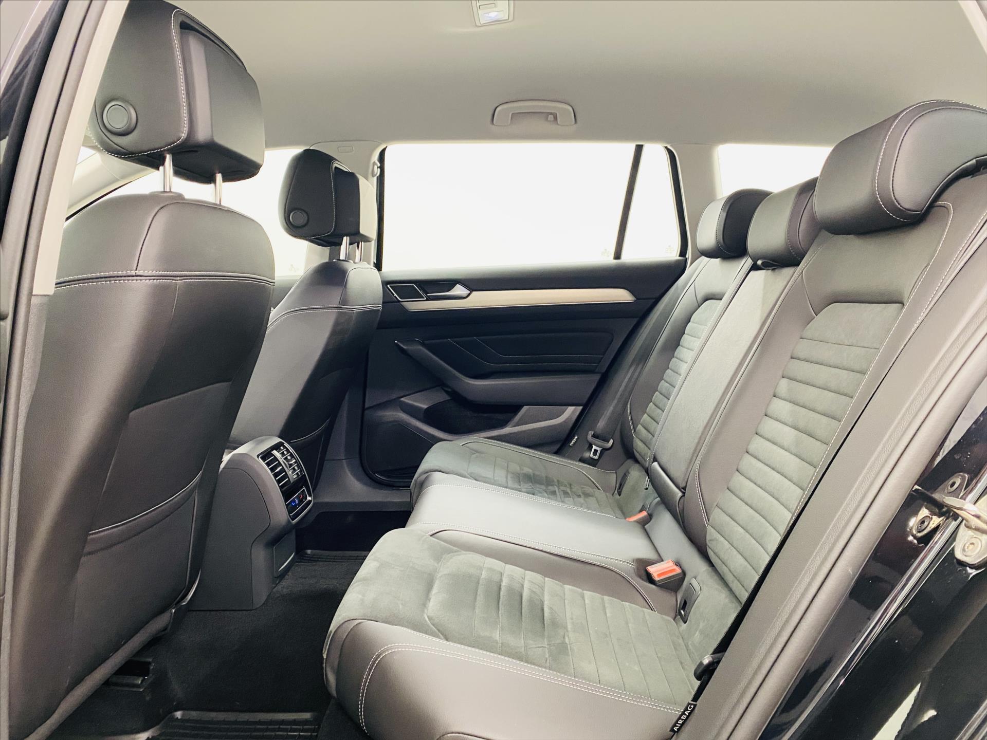 volkswagen-passat-2-0-tdi-110kw-elegance - 5