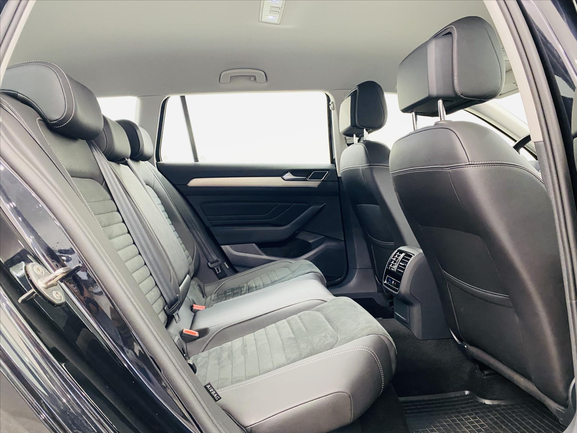 volkswagen-passat-2-0-tdi-110kw-elegance - 6