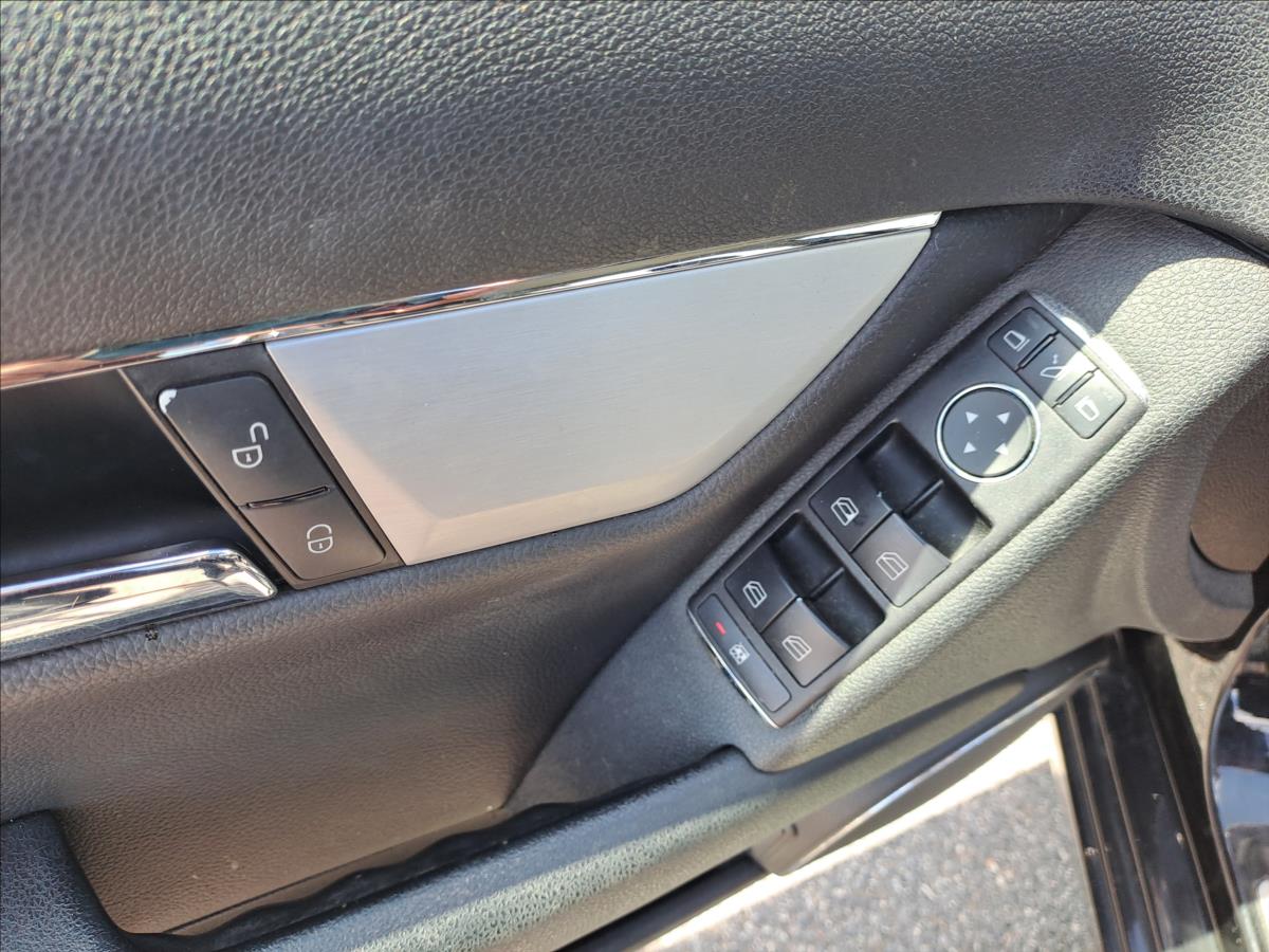 mercedes-benz-tridy-c-118-kompressor - 9