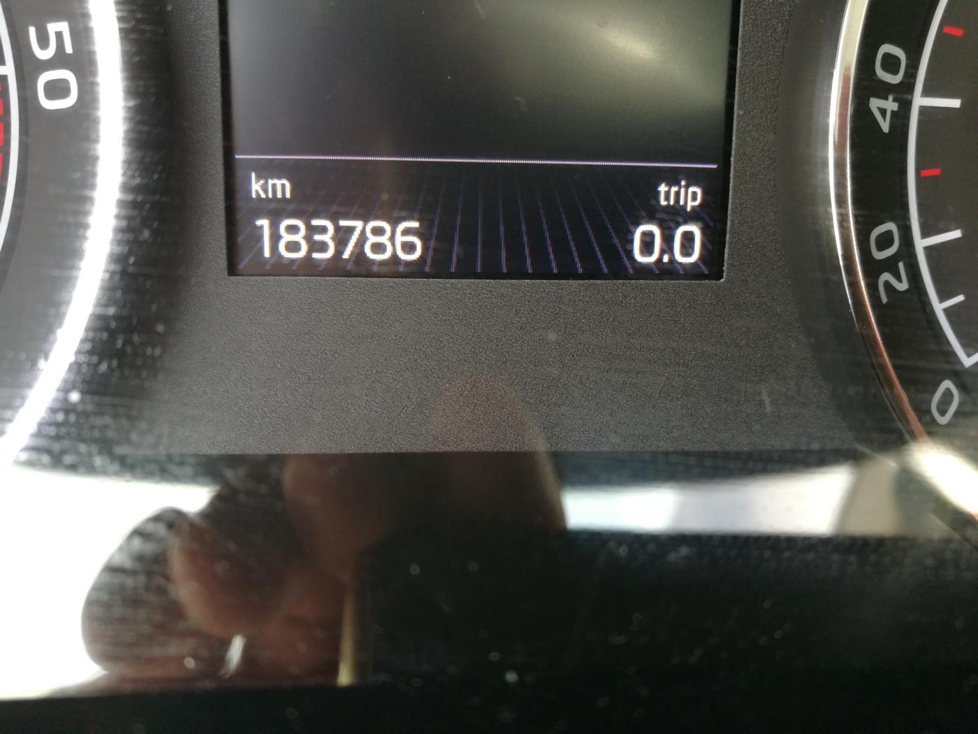 skoda-superb-2-0-tdi-ambiente-kombi - 5