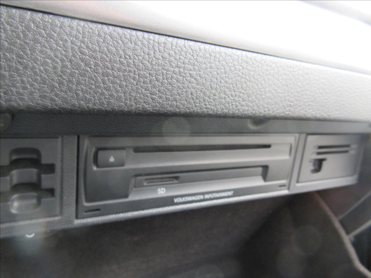 volkswagen-golf-1-6-tdi-bluemotion - 8
