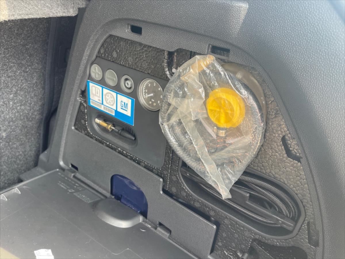 opel-corsa-1-3-cdti-nova-stk-plny-servis - 9