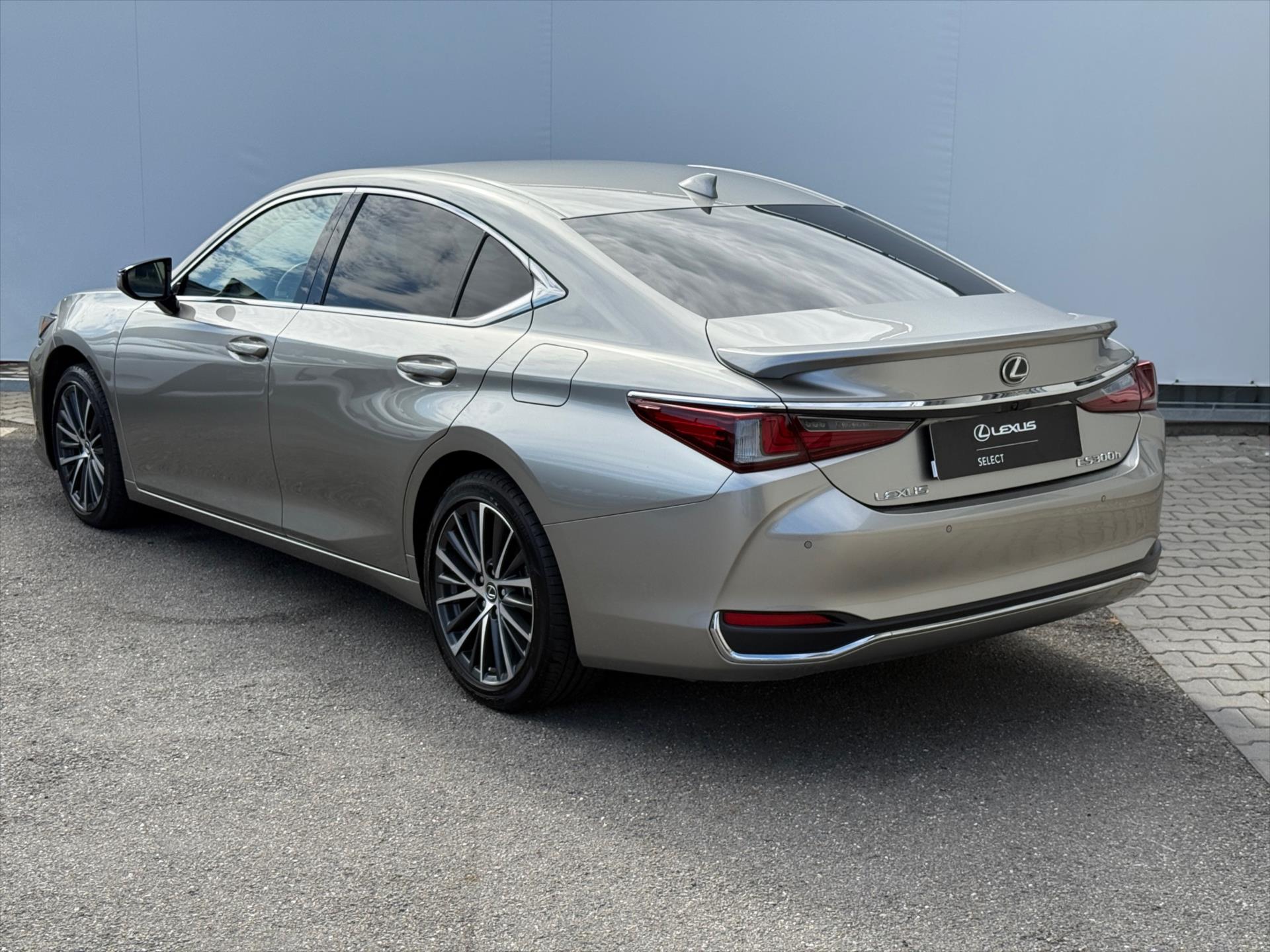 lexus-es-300h-2-5-prestige - 3