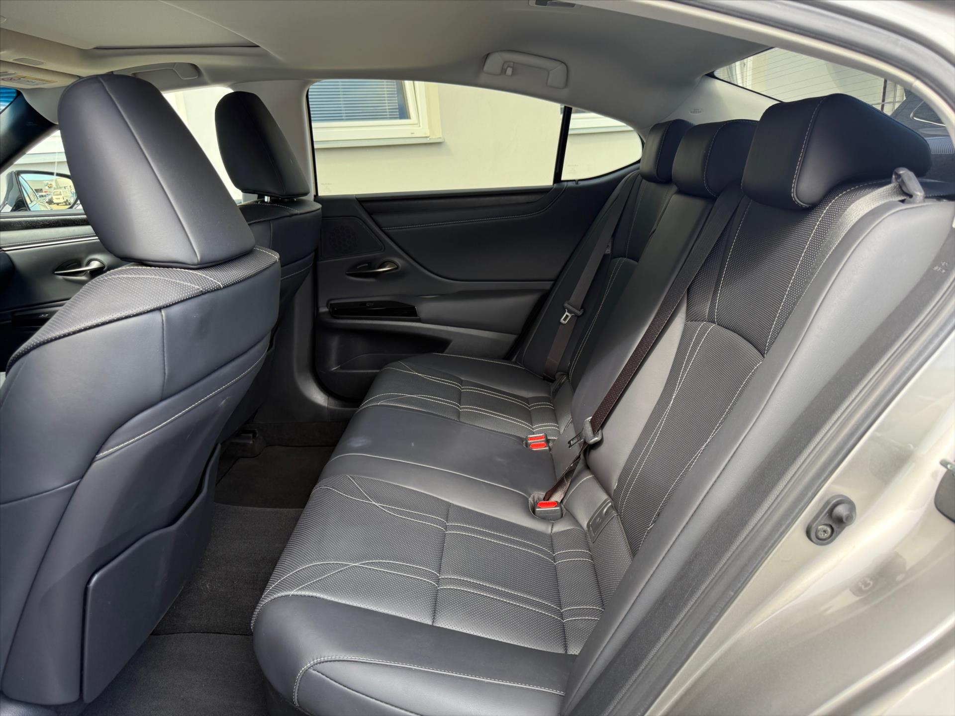 lexus-es-300h-2-5-prestige - 9