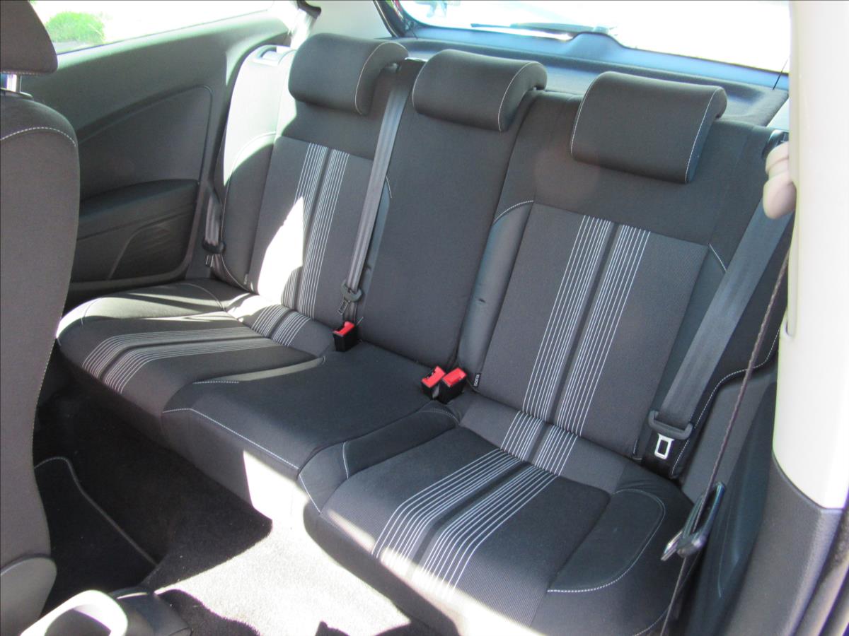 volkswagen-polo-1-6-tdi-66kw-match - 9