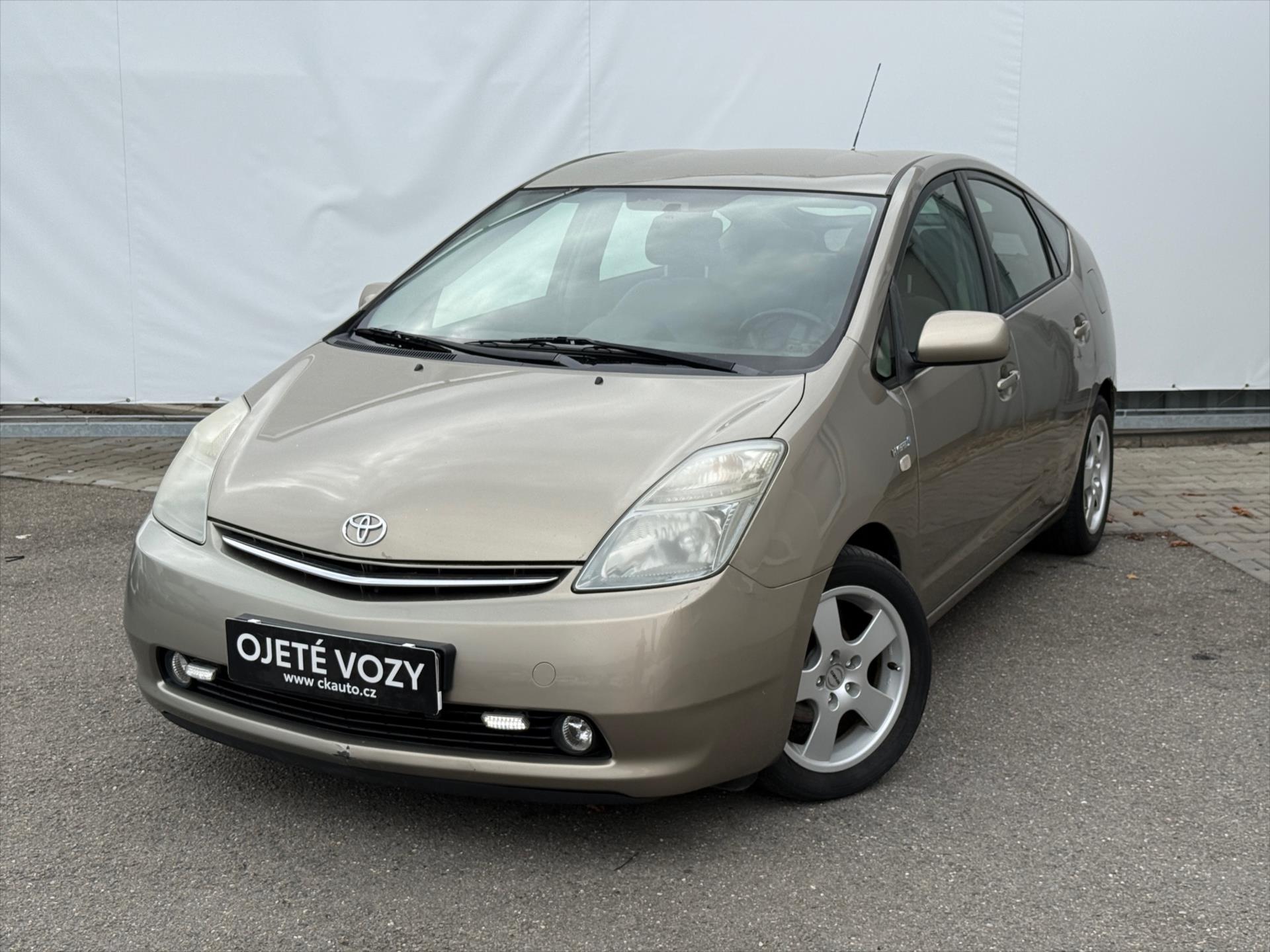 Toyota Prius 1,5 ÚPRAVA ZTP-RUČNÍ OVLÁDÁNÍ