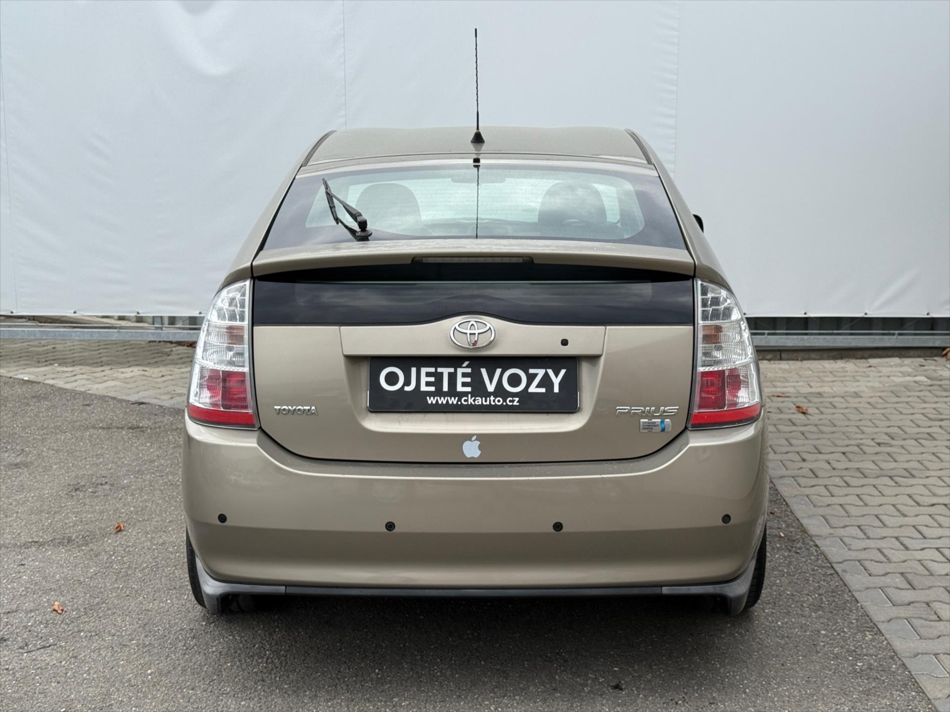 toyota-prius-1-5-uprava-ztp-rucni-ovladani - 4