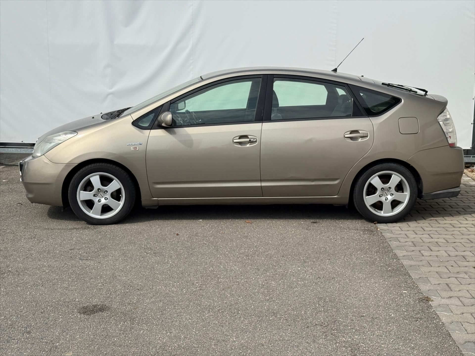 toyota-prius-1-5-uprava-ztp-rucni-ovladani - 6