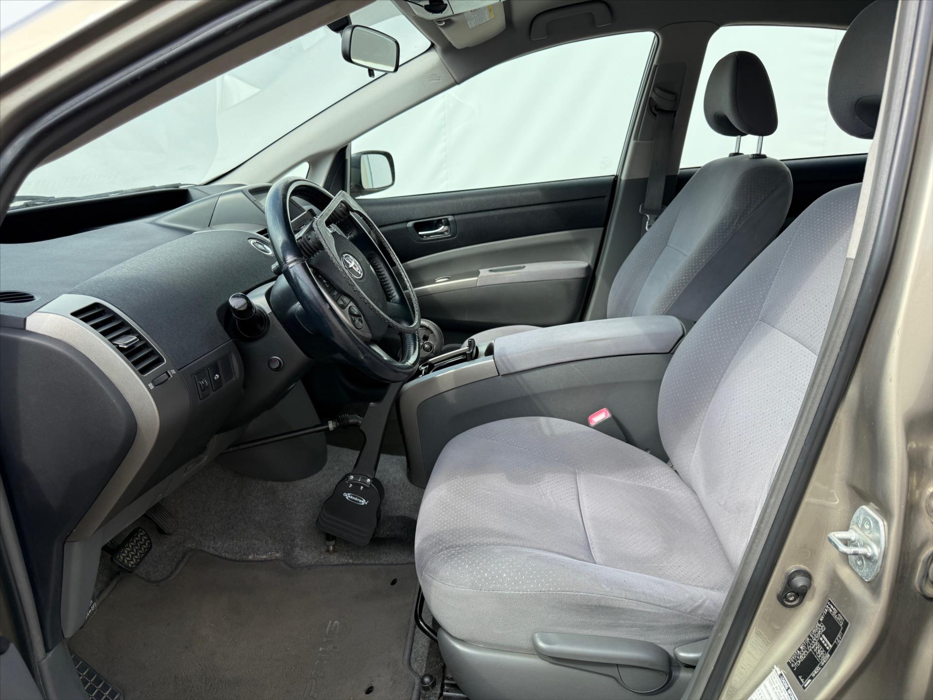 toyota-prius-1-5-uprava-ztp-rucni-ovladani - 8