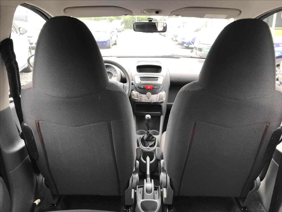 toyota-aygo-1-0 - 8
