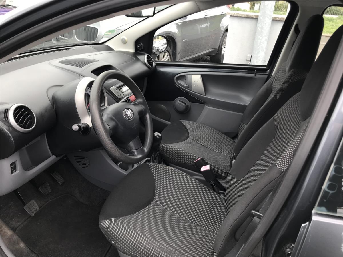 toyota-aygo-1-0 - 9