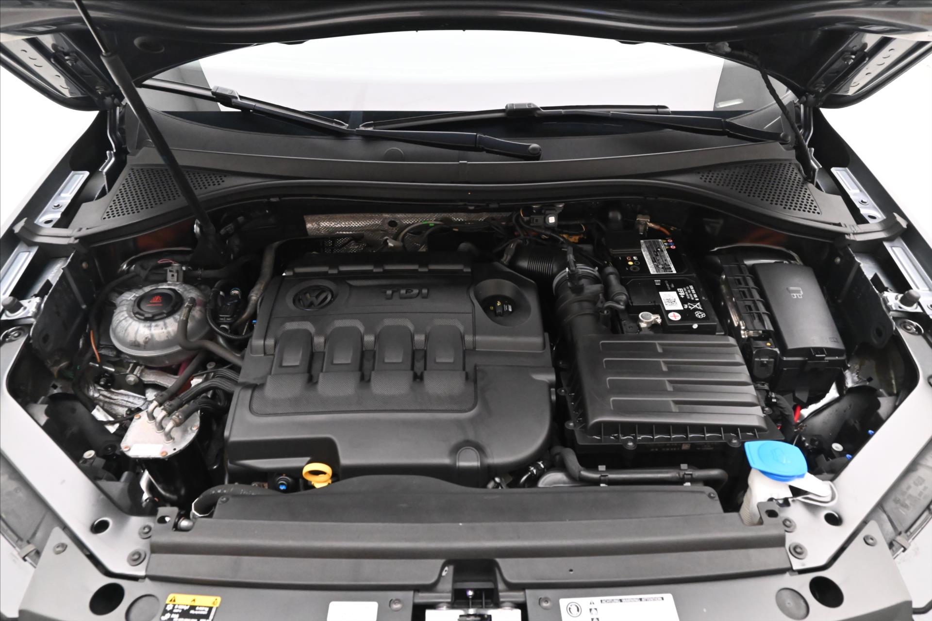 volkswagen-tiguan-allspace-2-0-tdi-110-kw-navi-7-mist-zaruka-az-5-let - 8