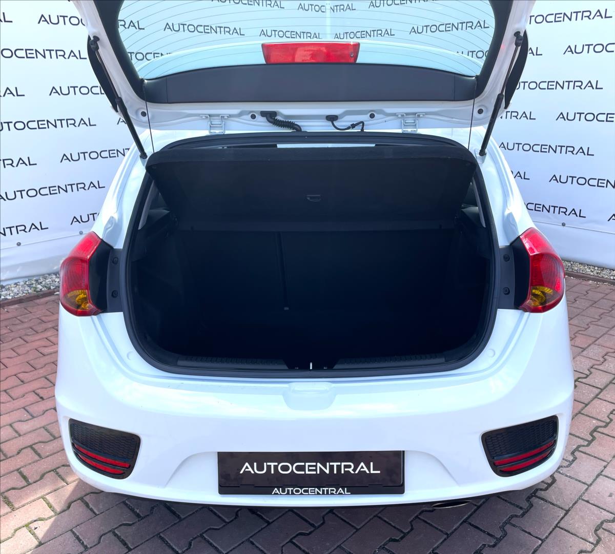 kia-ceed-1-4-i-po-servisu-cr - 9