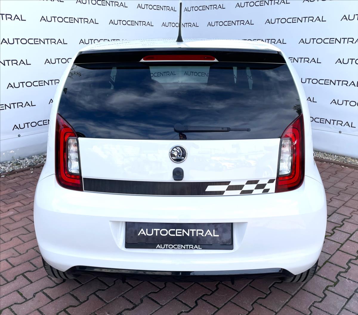 skoda-citigo-1-0-i-monte-carlo-stk-8-27 - 4