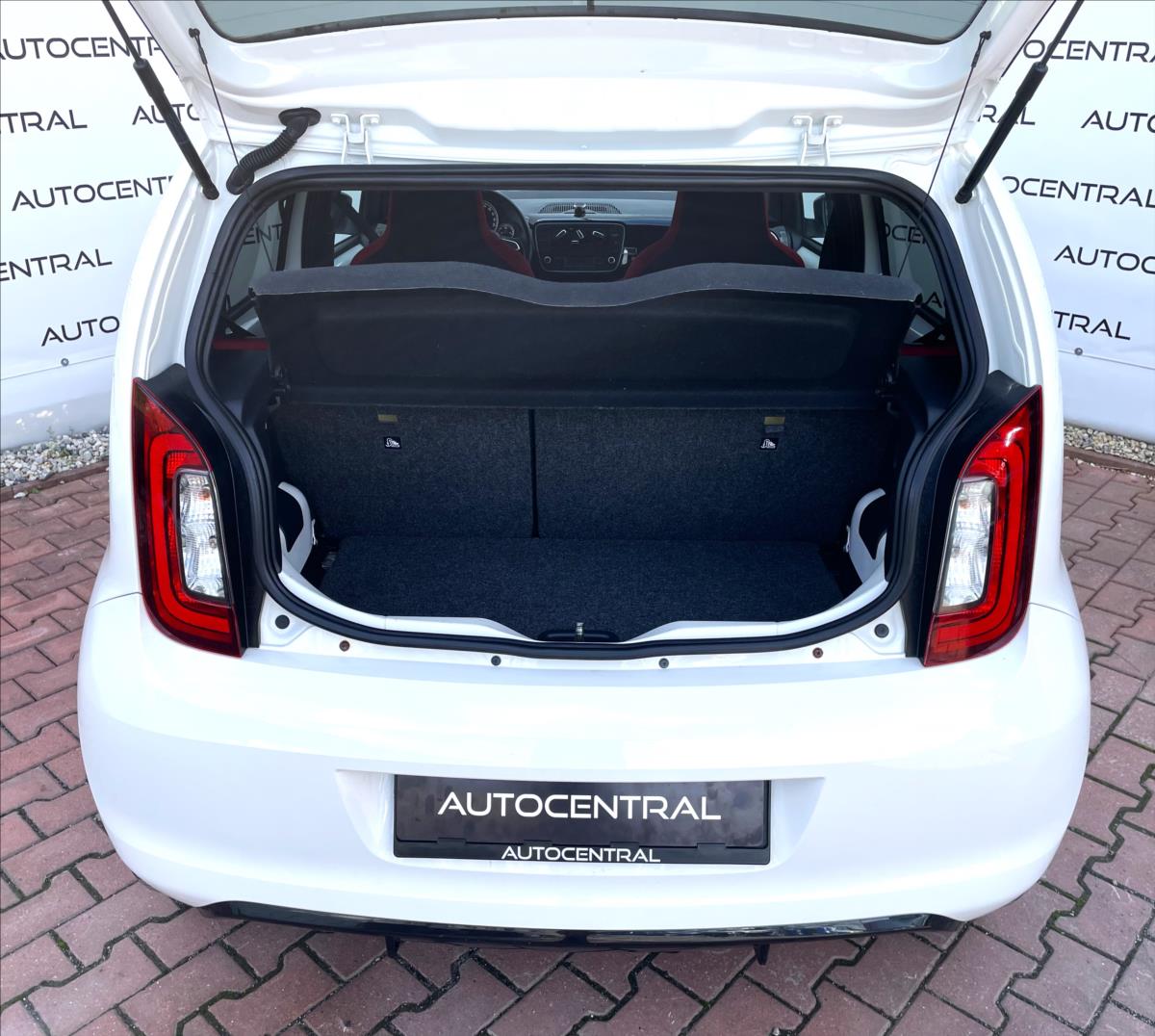 skoda-citigo-1-0-i-monte-carlo-stk-8-27 - 9