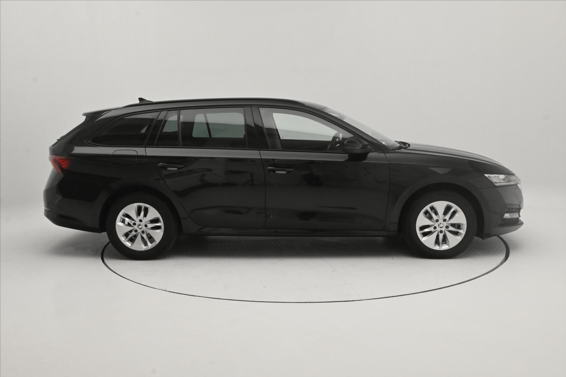 skoda-octavia-2-0-tdi-110-kw-dsg-ambition-zaruka-az-5-let - 3