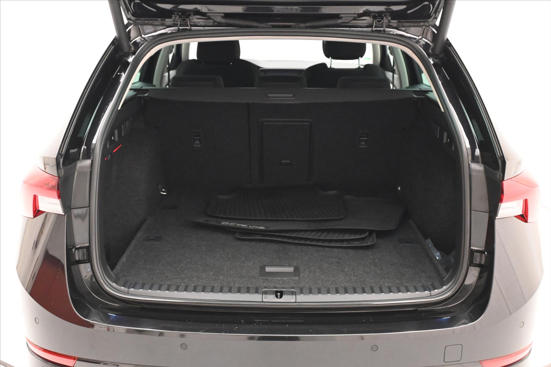 skoda-octavia-2-0-tdi-110-kw-dsg-ambition-zaruka-az-5-let - 9