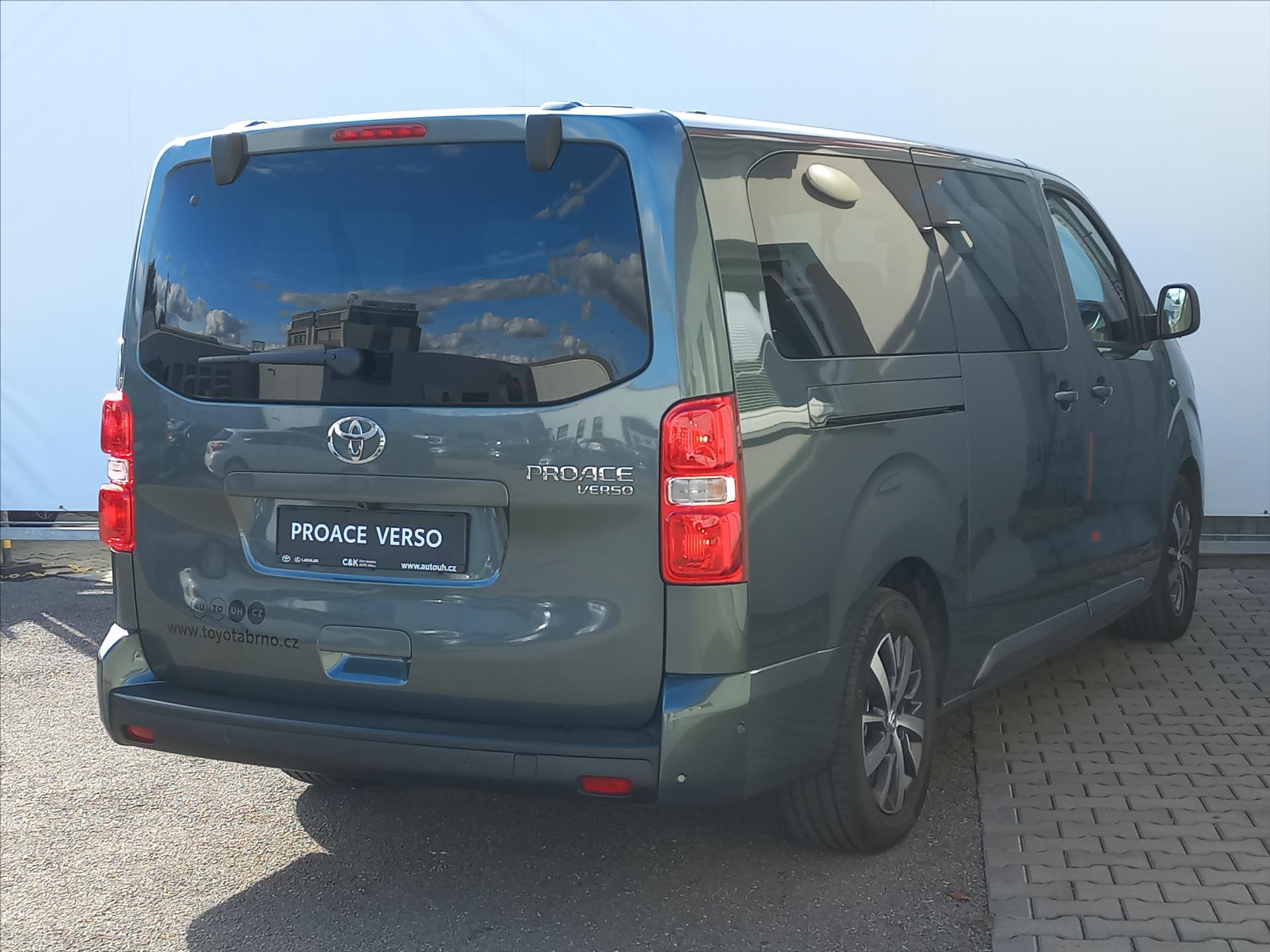 toyota-proace-verso-2-0-diesel-177k-8st-a-t-l2-family-8-mist - 1