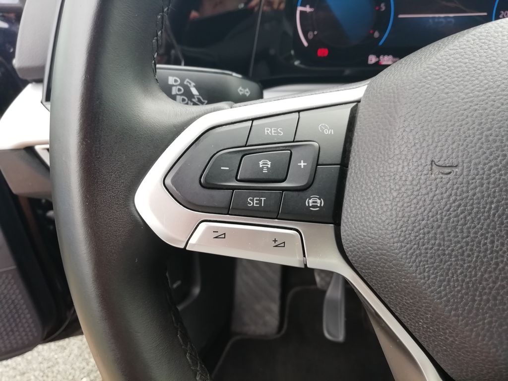 volkswagen-golf-life-variant-2-0-tdi-life-85 - 8