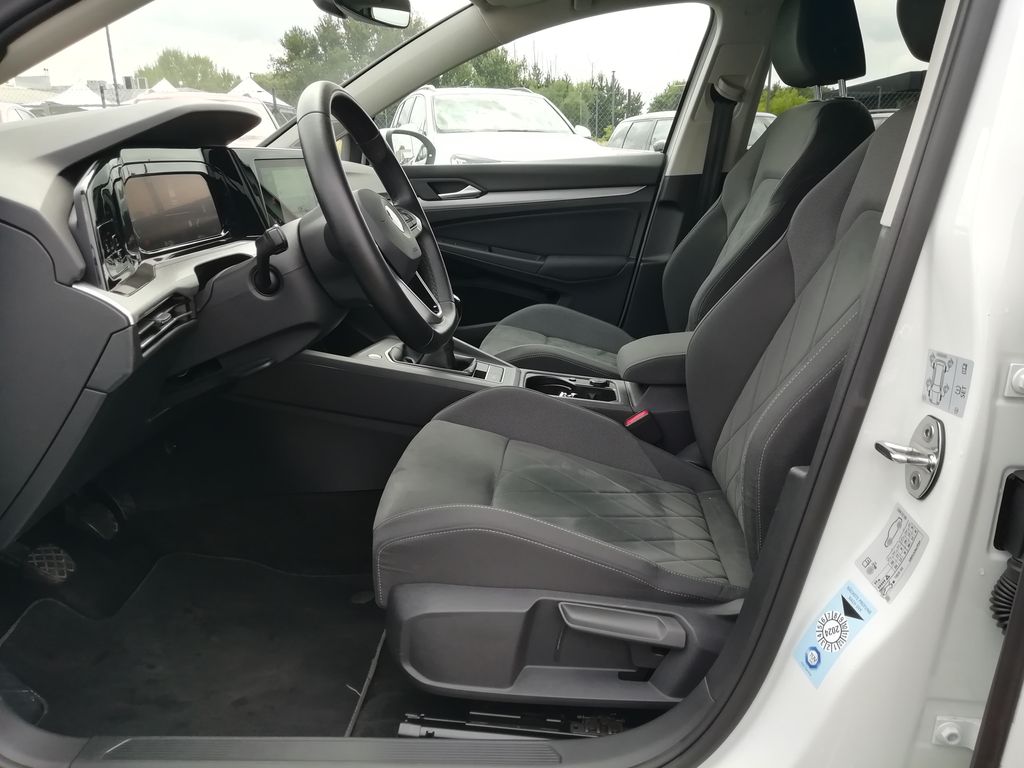 volkswagen-golf-life-variant-1-5-tsi - 3