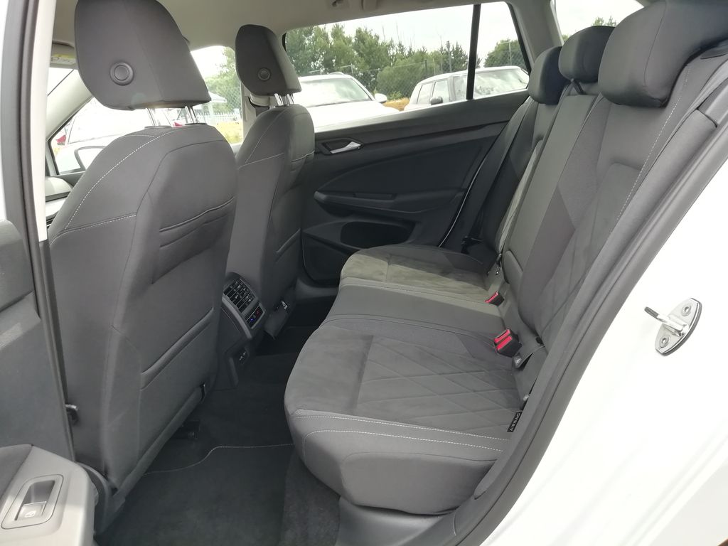 volkswagen-golf-life-variant-1-5-tsi - 4