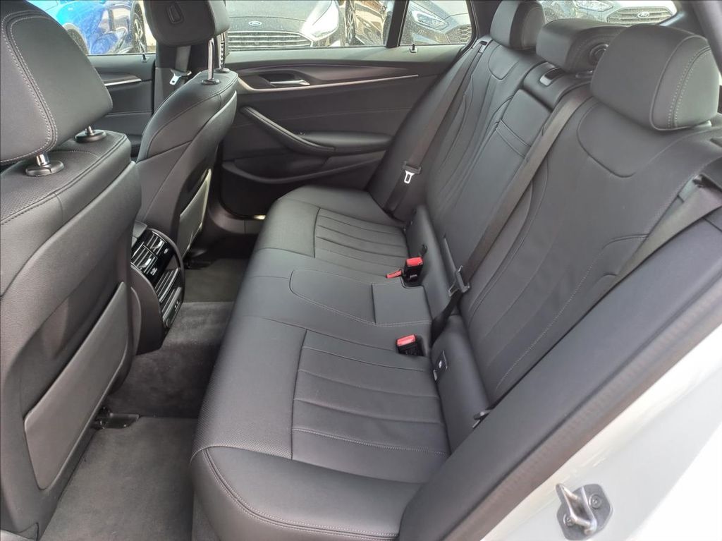 bmw-rada-5-530d-touring-xdrive-m-paket - 5