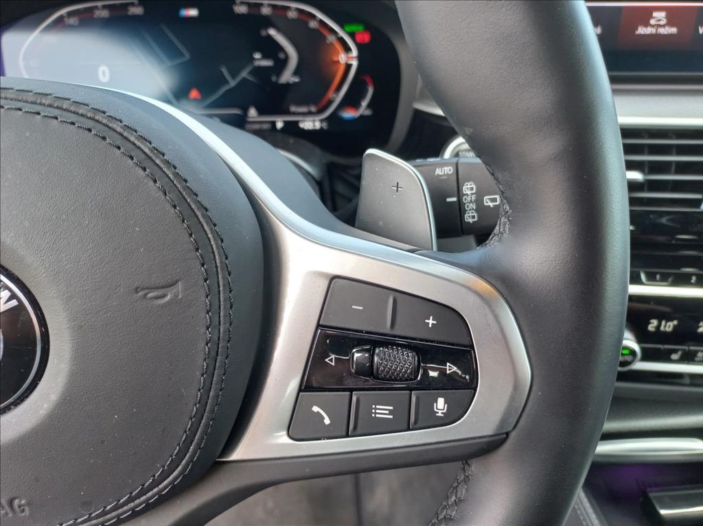 bmw-rada-5-530d-touring-xdrive-m-paket - 9