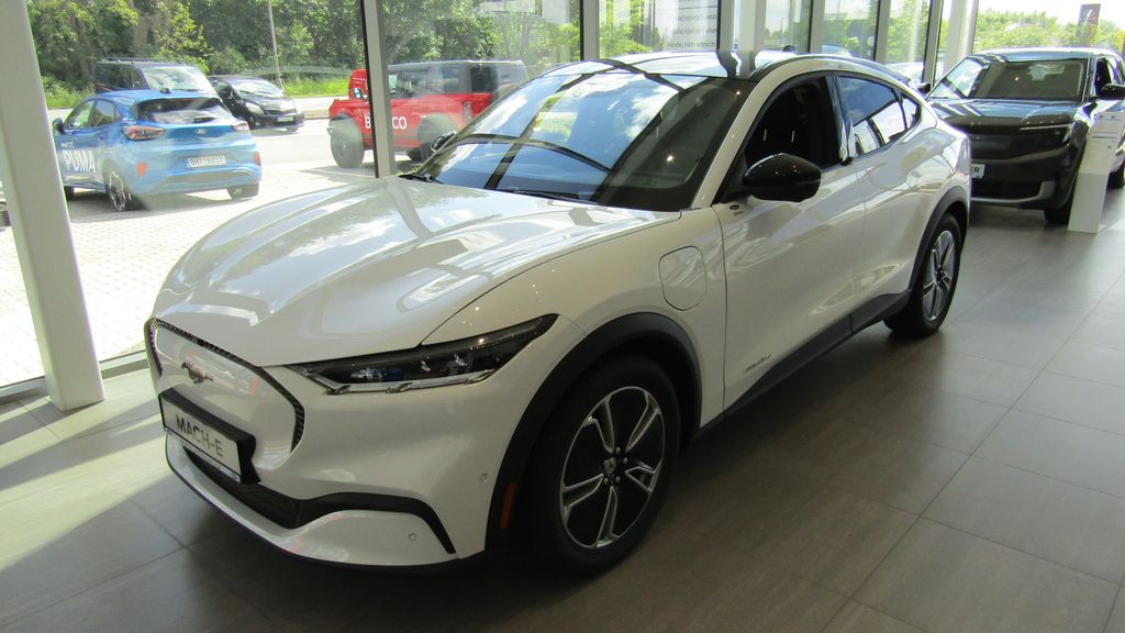 Ford Mustang Mach-E 72,6 kWh standardní dojezd 198