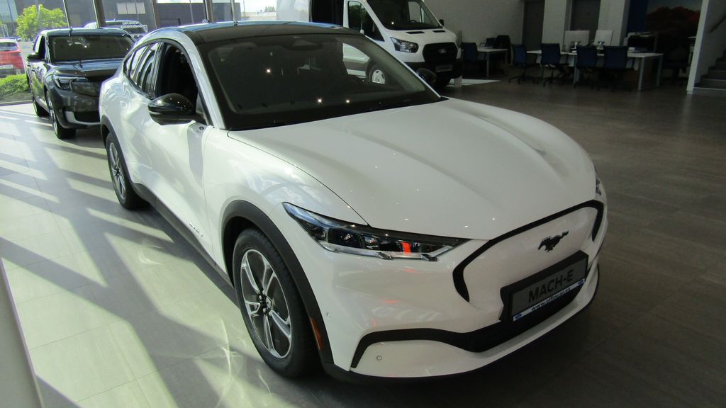 ford-mustang-mach-e-72-6-kwh-standardni-dojezd-198 - 1