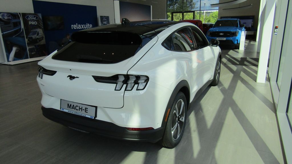 ford-mustang-mach-e-72-6-kwh-standardni-dojezd-198 - 2