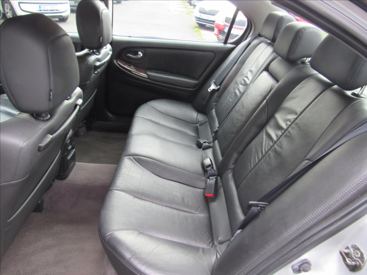 nissan-maxima-2-0-v6-elegance - 9