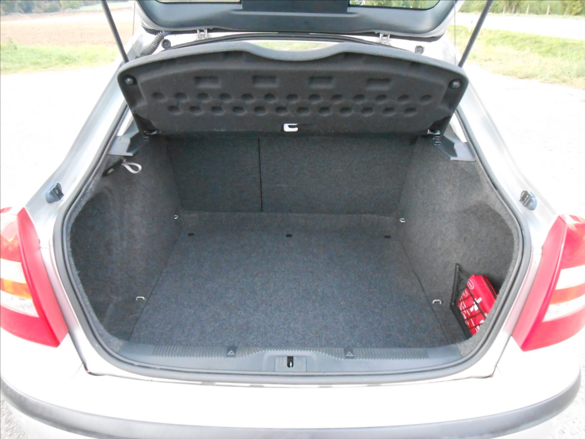 skoda-octavia-1-6-i-75-kw-digiklima-serviska - 9