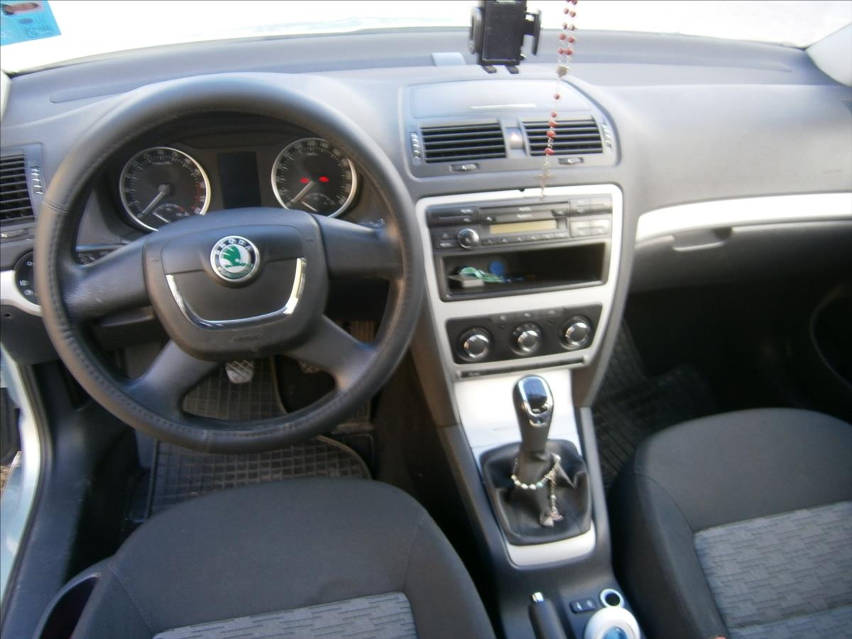 skoda-octavia-1-6-tdi-klima - 8