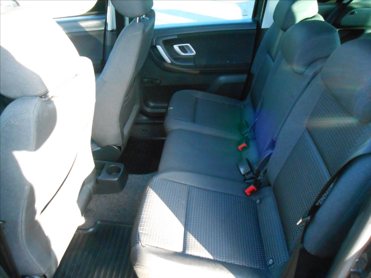 skoda-roomster-1-4-tdi-cz-serviska-panorama - 8