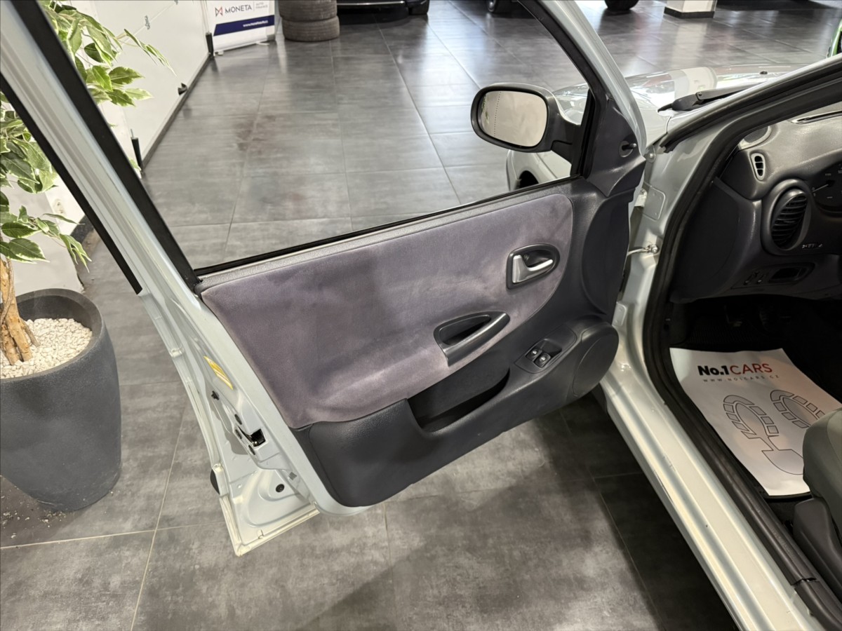 renault-megane-1-4-i-klima-alu-po-rozvodech - 5