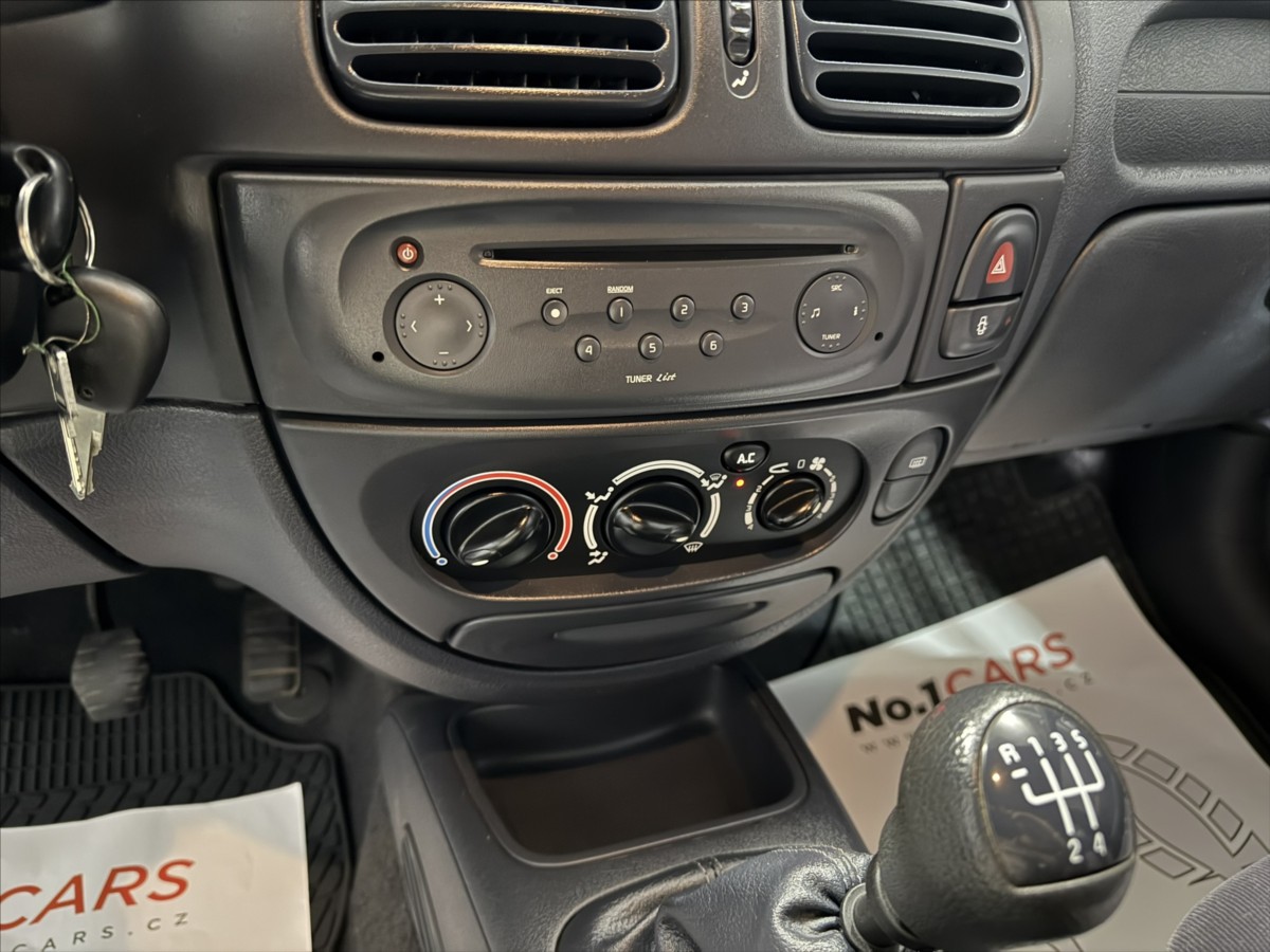 renault-megane-1-4-i-klima-alu-po-rozvodech - 9