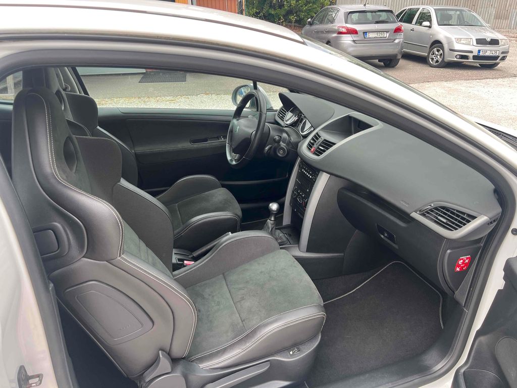 peugeot-207-1-6-16v-175k-rc - 9