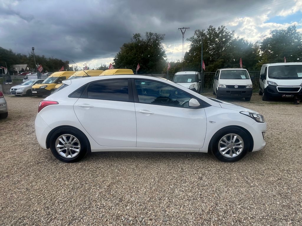 hyundai-i30-1-6crdi-81kw-pravid-servis - 7