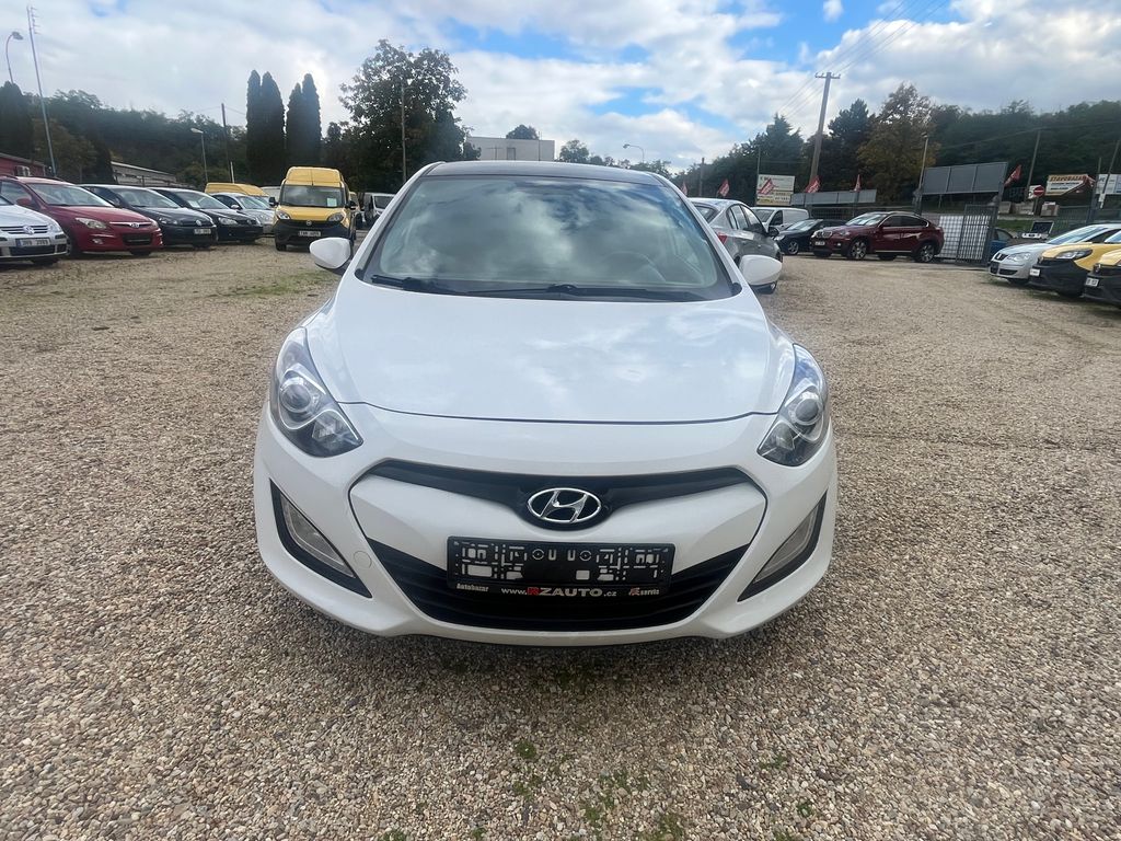 hyundai-i30-1-6crdi-81kw-pravid-servis - 9