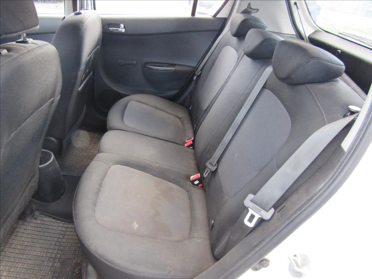 hyundai-i20-1-2-i20-62kw-1-majitel - 9