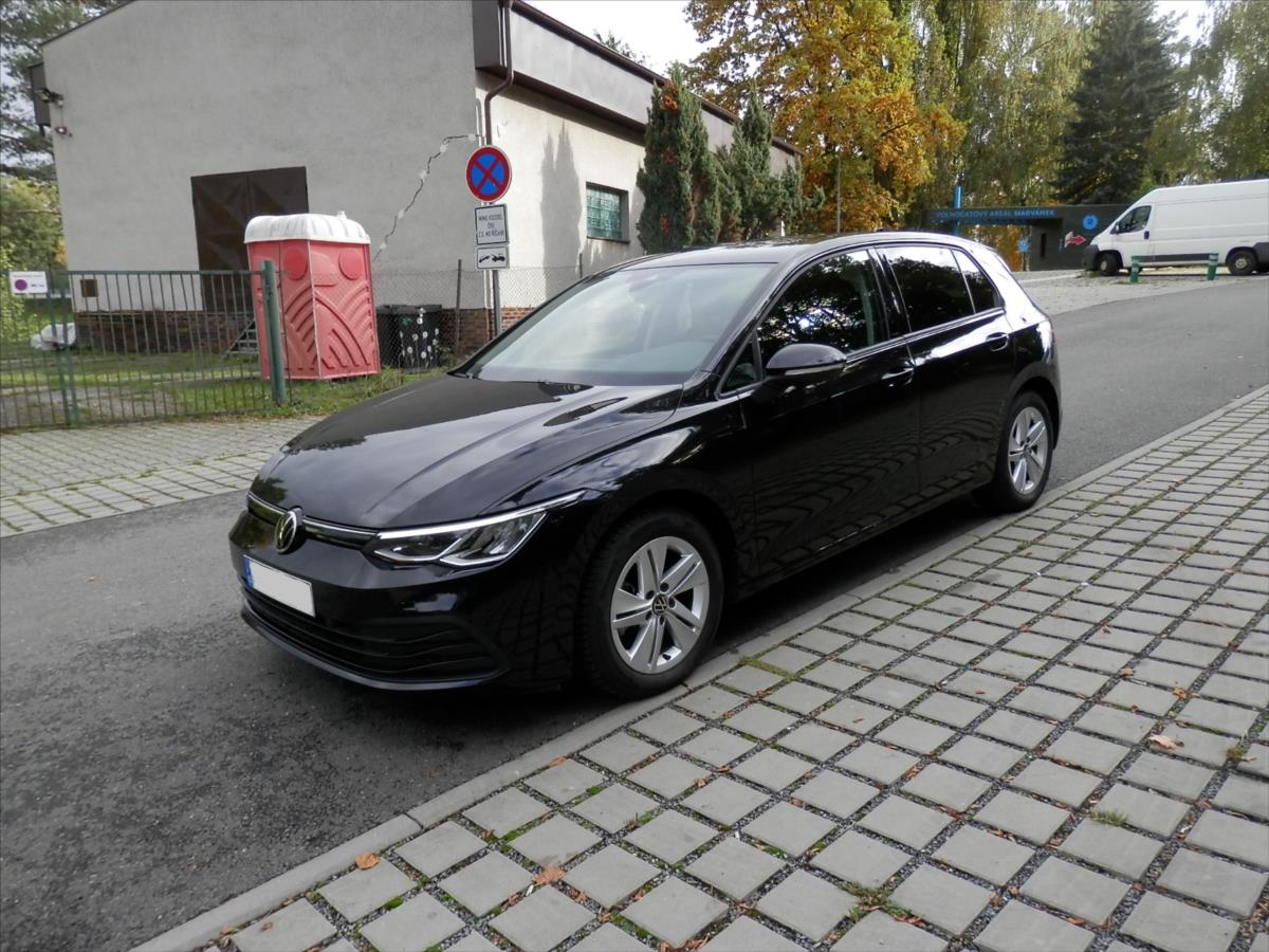 volkswagen-golf-1-5-tsi-110kw-navi-13tis-km-dph - 1